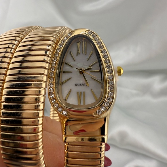 Serpent serpentine Gold Coil Wrap Bracelet Watch Vintage Snake-Inspired Design - Picture 5 of 8